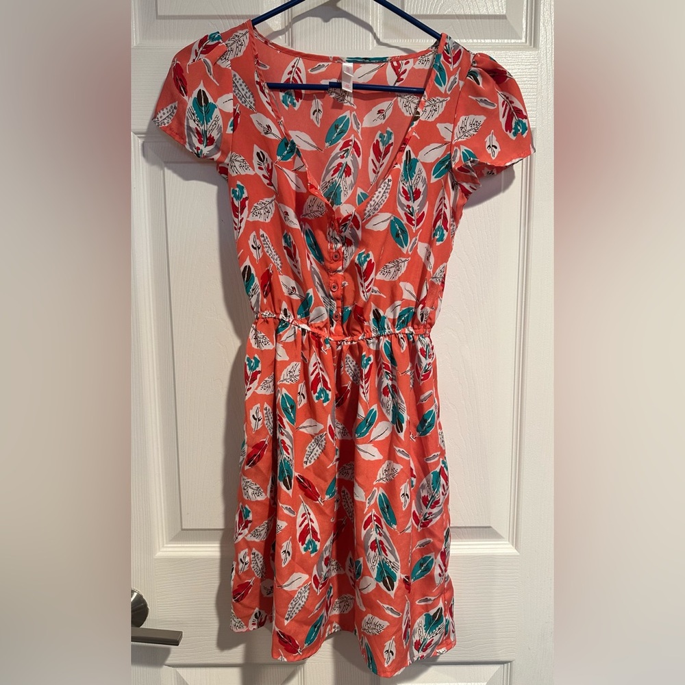 2000s Xhilaration Coral and Teal Leaf/feather Print Dress - pockets!